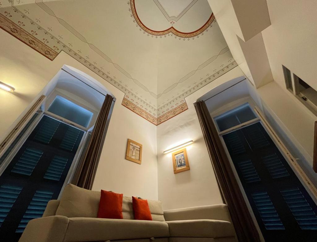 Visconti 89-Duplex Suite Бари Экстерьер фото